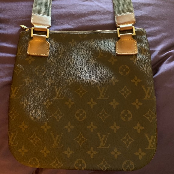 Authentic Louis Vuitton Bosphore cross body - Picture 2 of 7